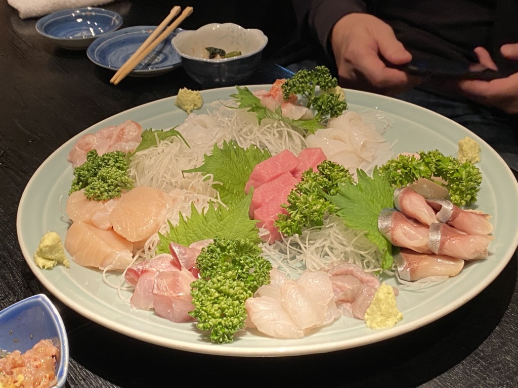 青森市のすし居酒屋 樽の刺身盛り合わせ