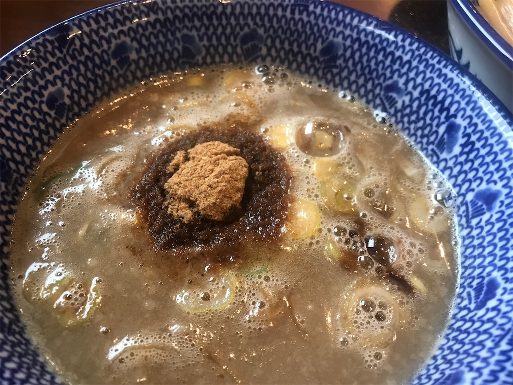 魚粉たっぷり魚介つけ麺 醤油 麺や城 青森市 鯛も一人はうまからず