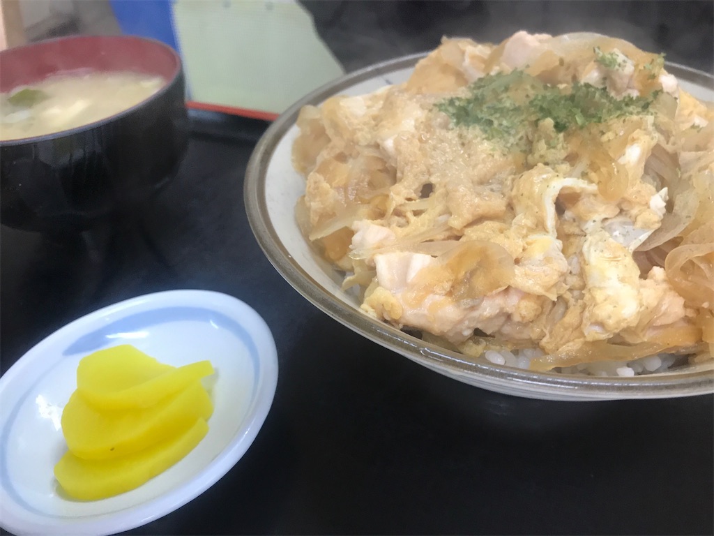 青森市 学生向け大盛りメシで有名な ちばしょく 千葉食堂 で親子丼 鯛も一人はうまからず